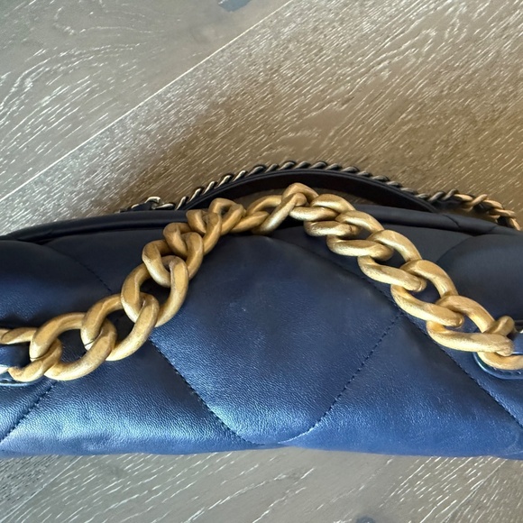 Chanel 19 Large Lambskin Flapbag in Bleu Marine - Picture 8 of 13